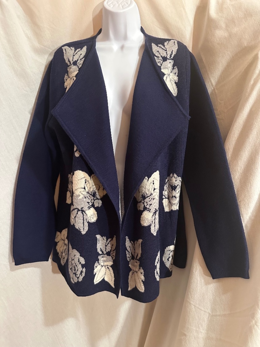 J.Peterman, M, navy with gray/white flowers women cardigan